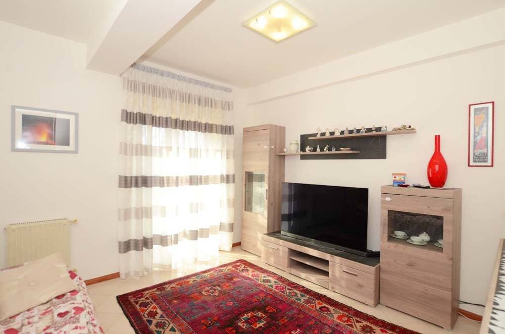 Foto 2 di 30