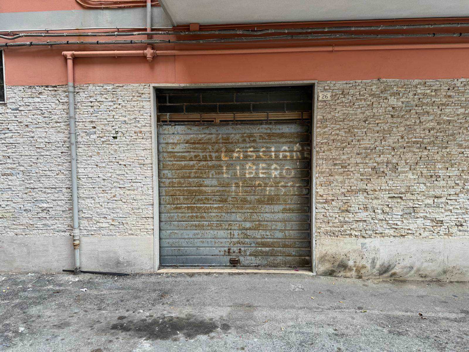 Foto 2 di 12