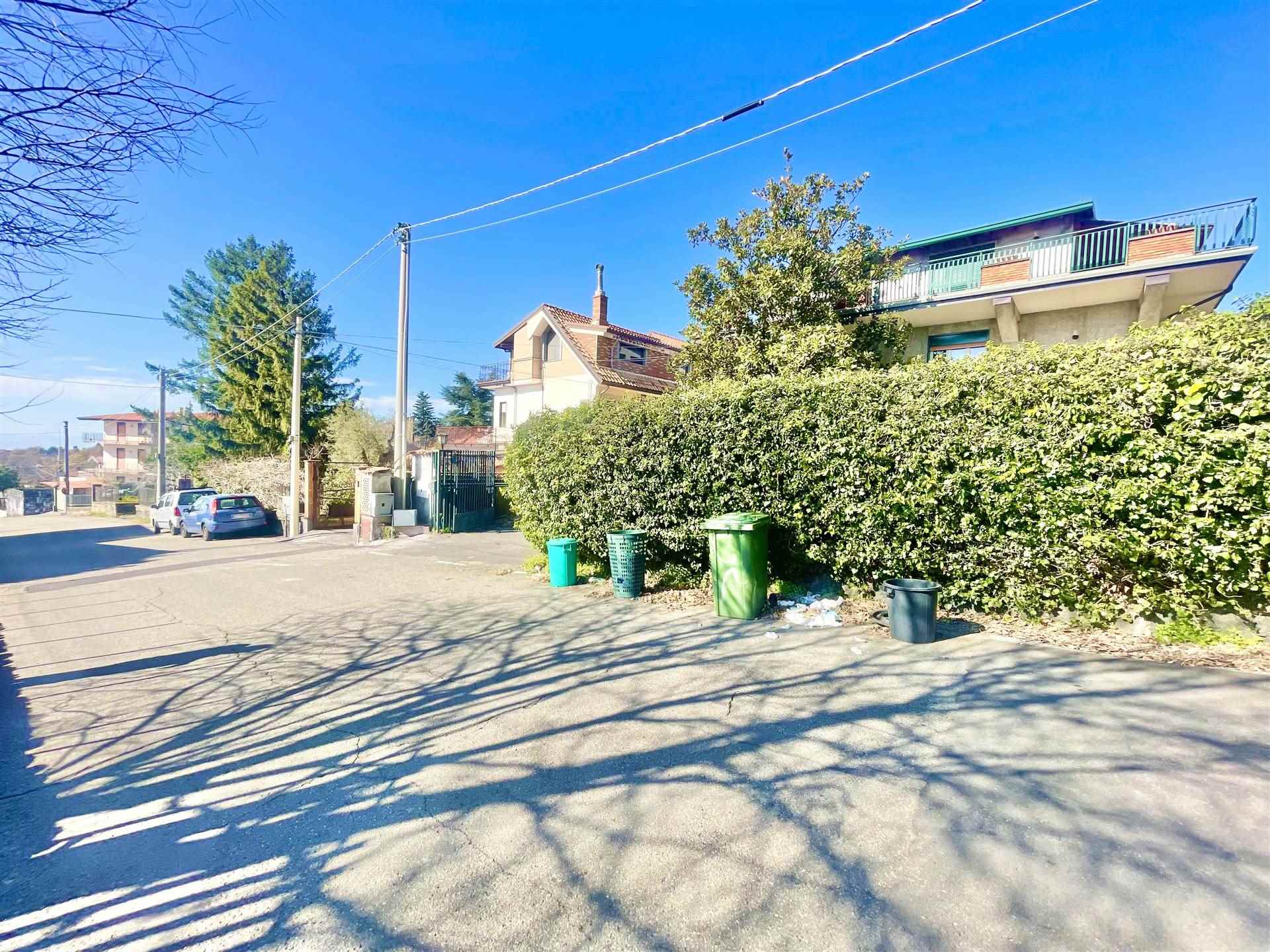 Foto 2 di 28