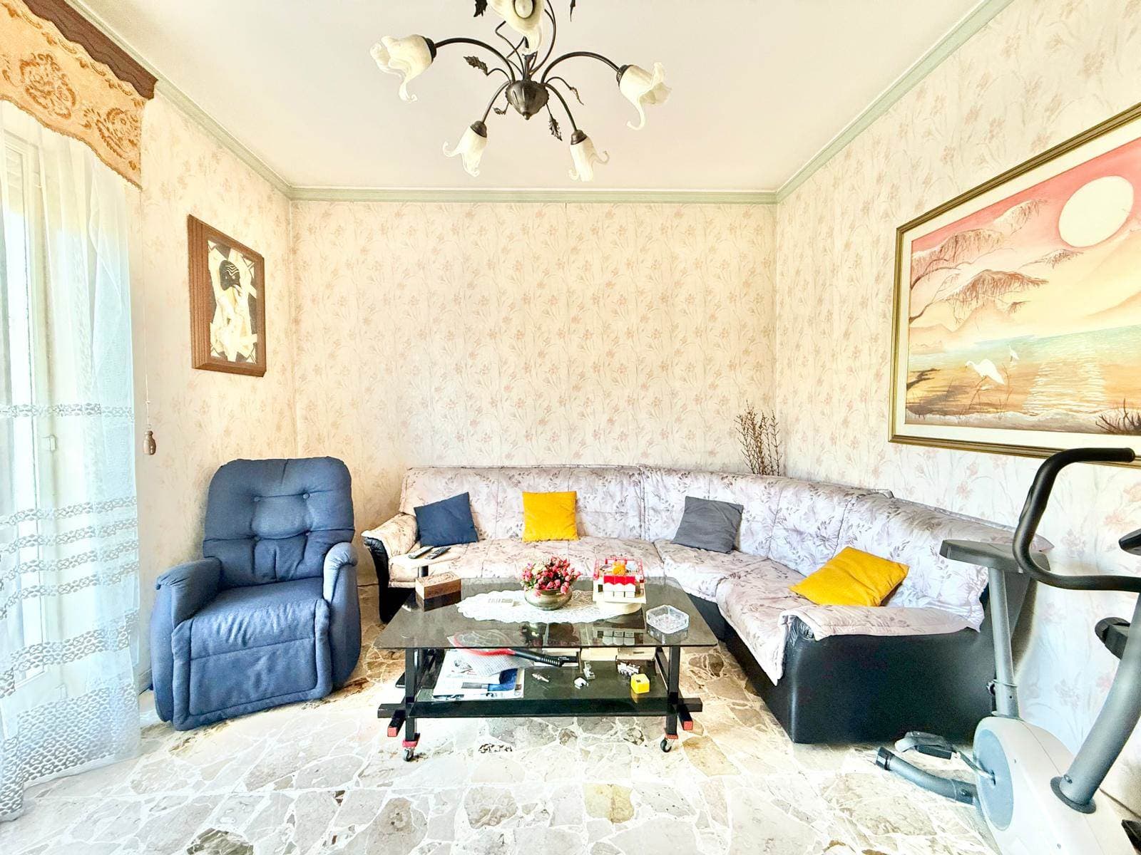 Foto 2 di 32