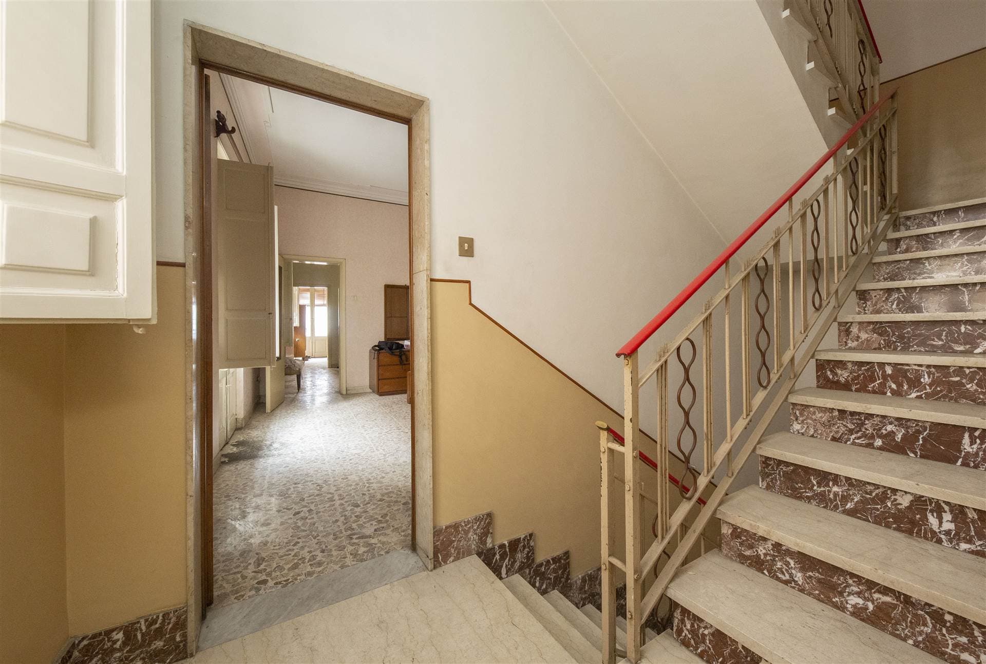 Foto 2 di 25
