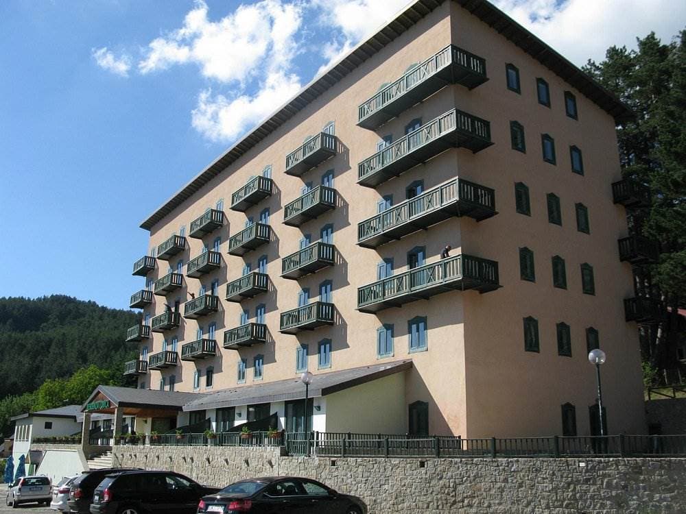 Foto 2 di 16