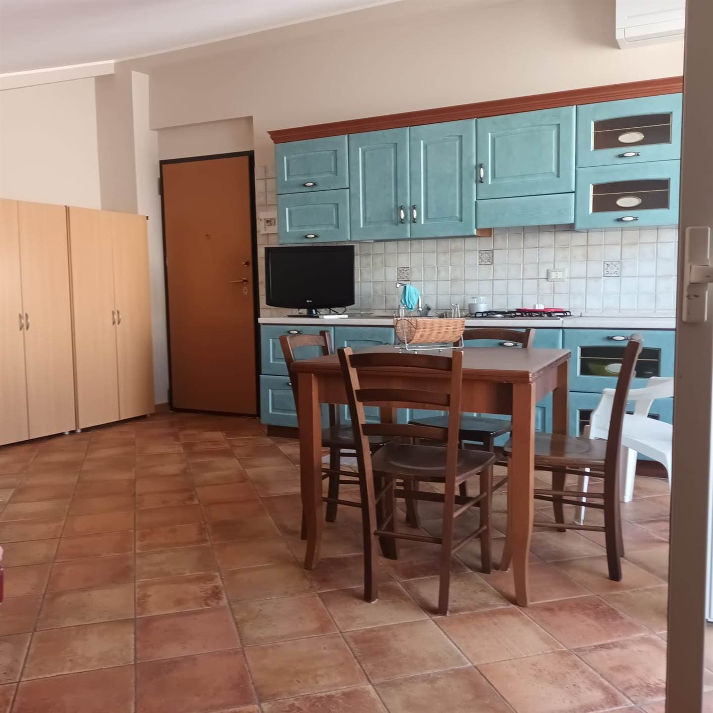 Foto 2 di 16