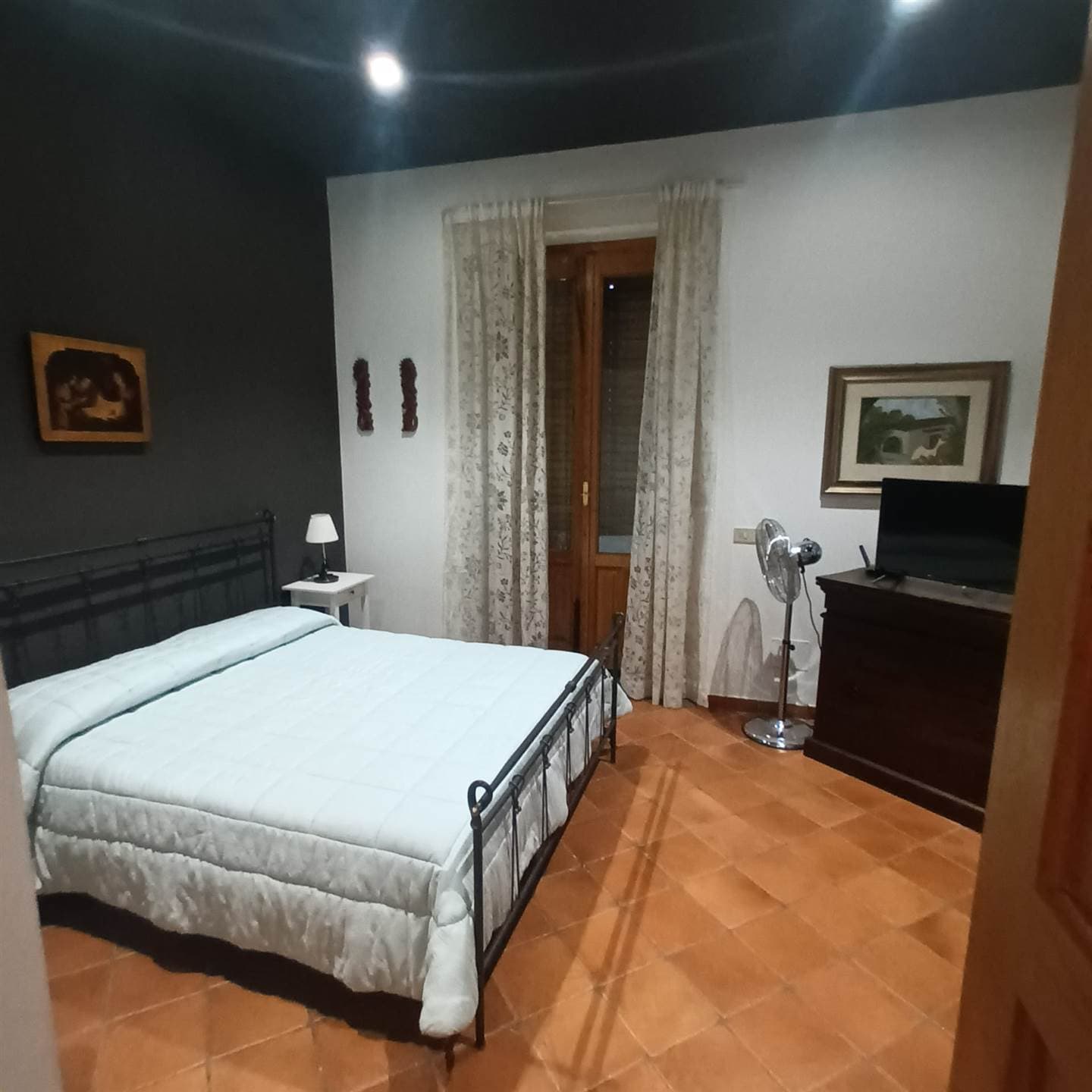 Foto 2 di 29