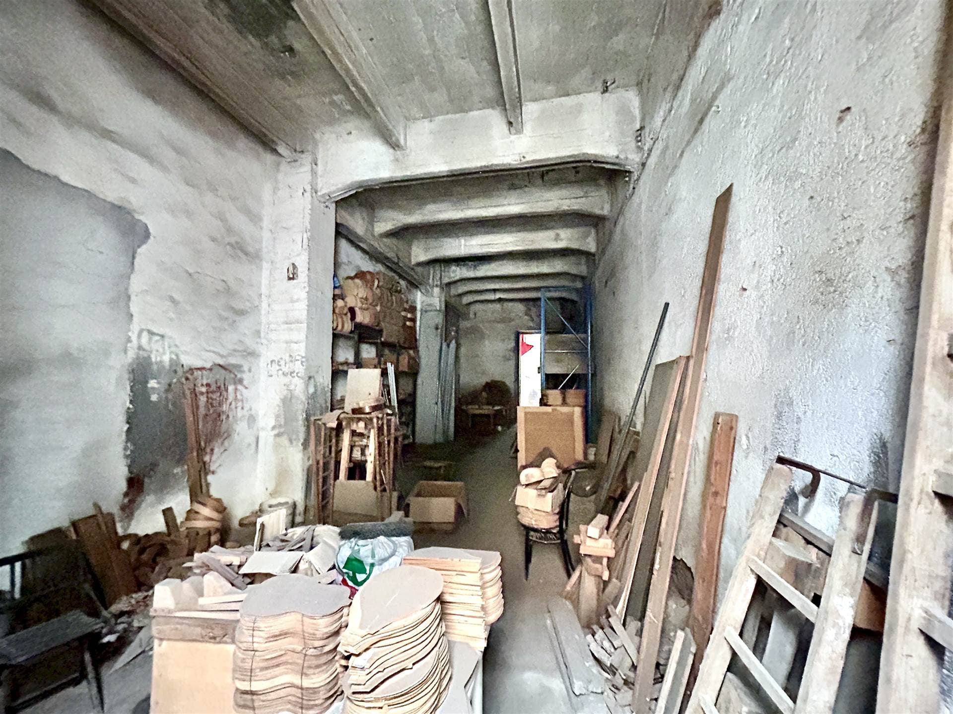 Foto 2 di 18