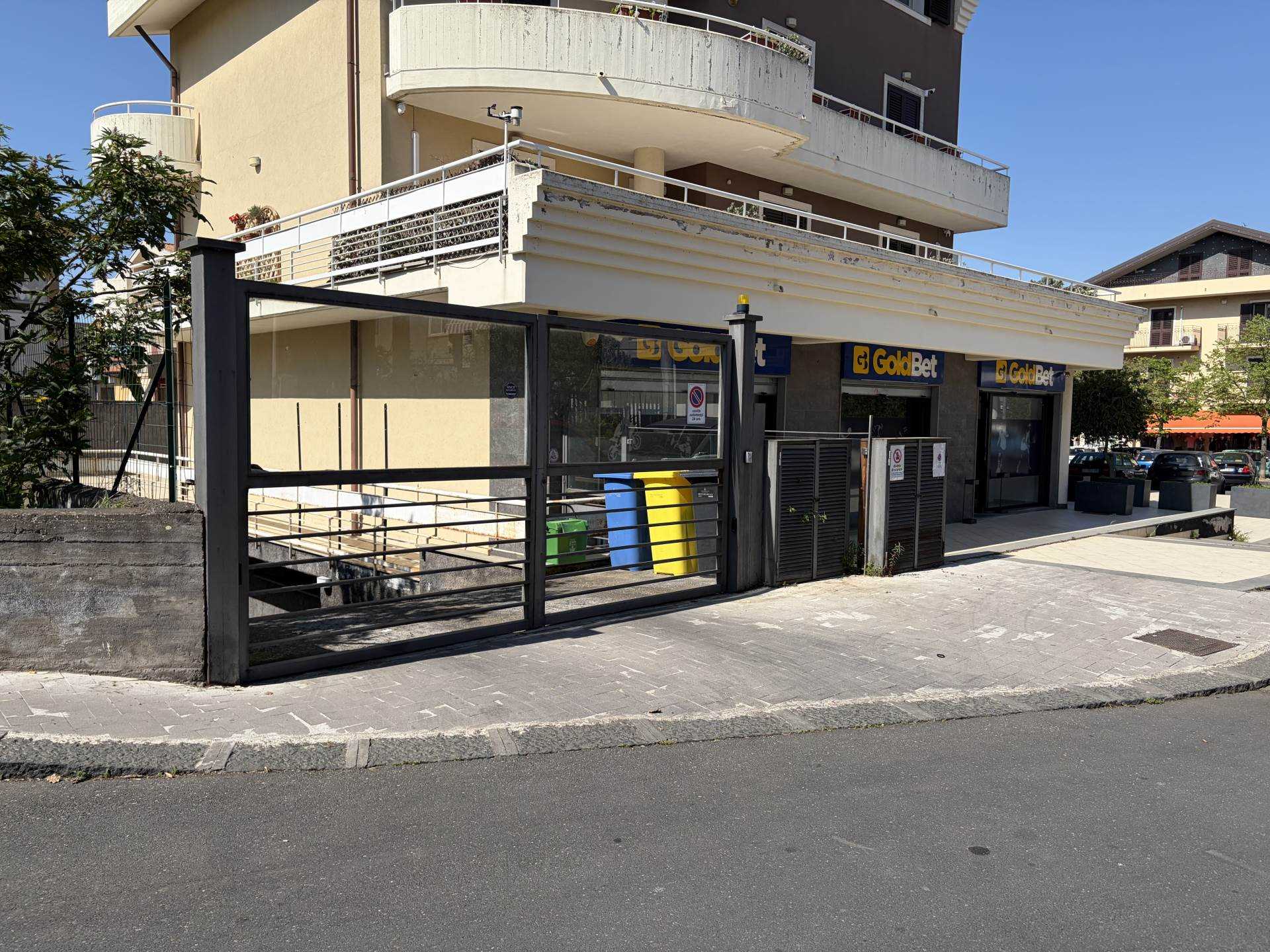 Foto 2 di 8