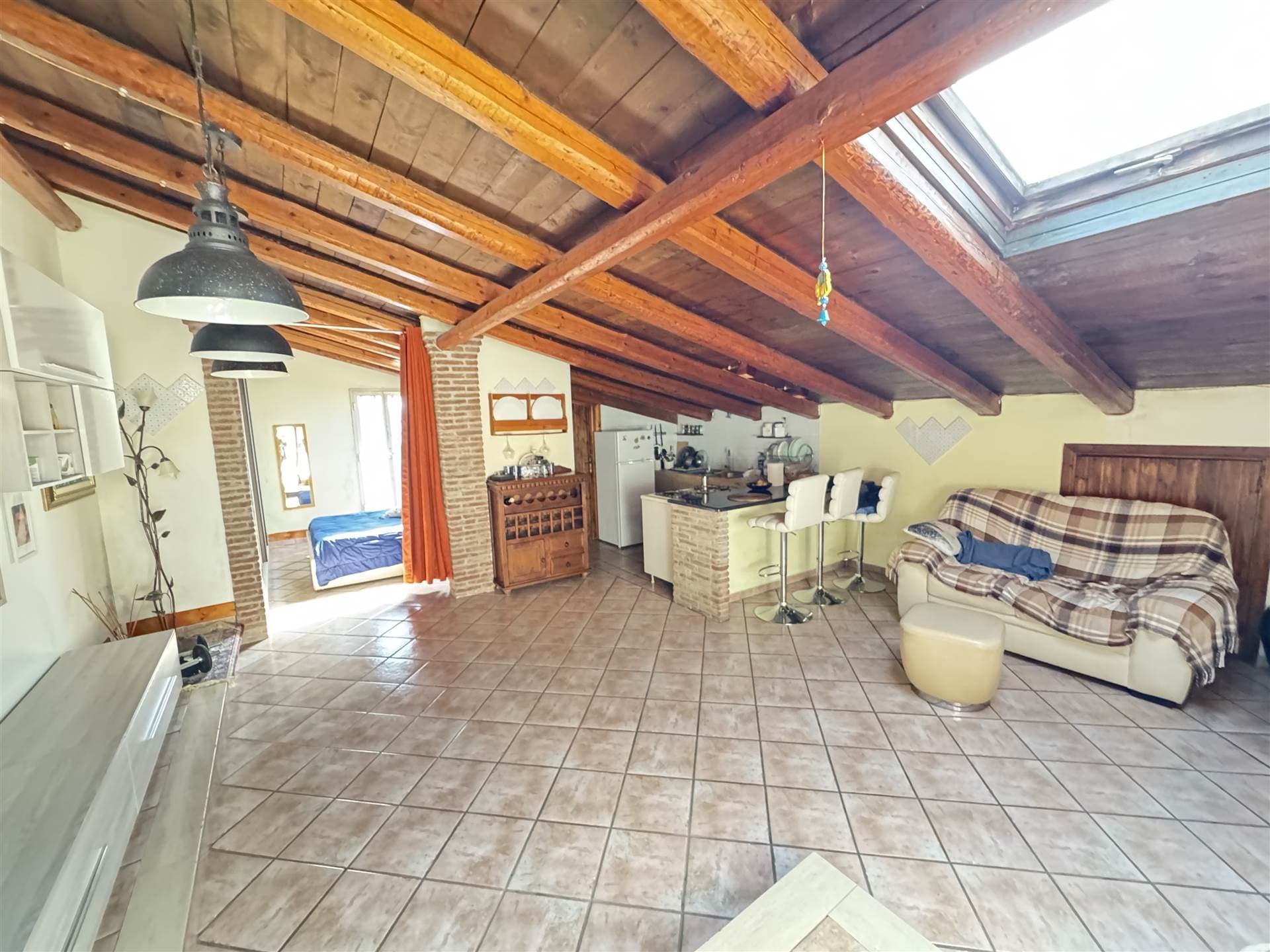 Foto 2 di 18