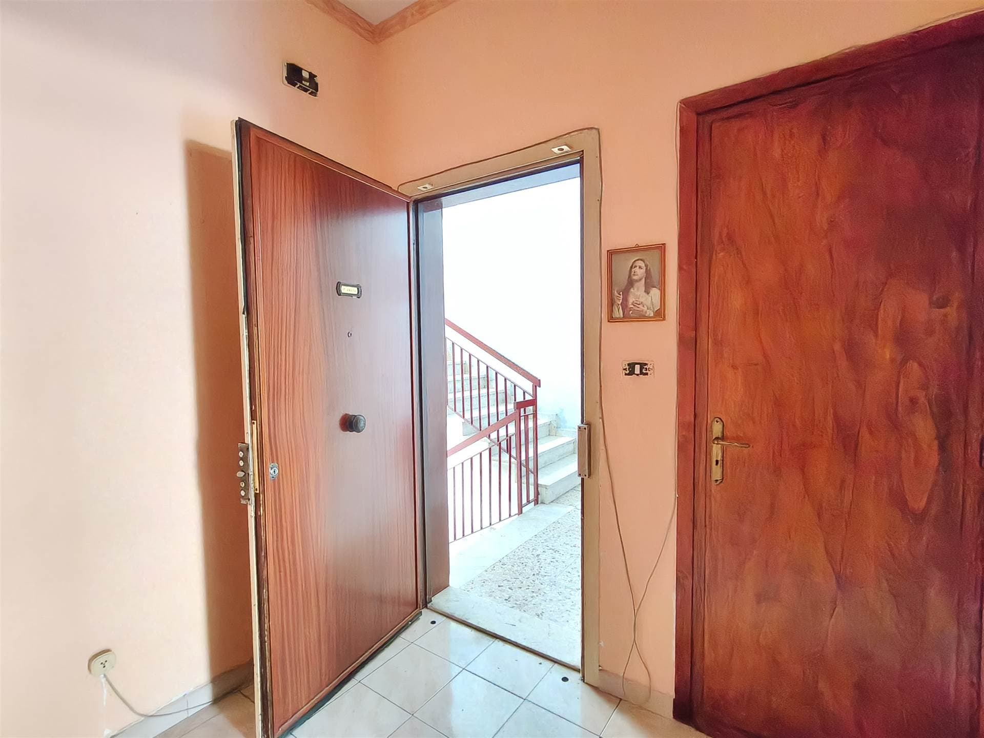 Foto 2 di 25