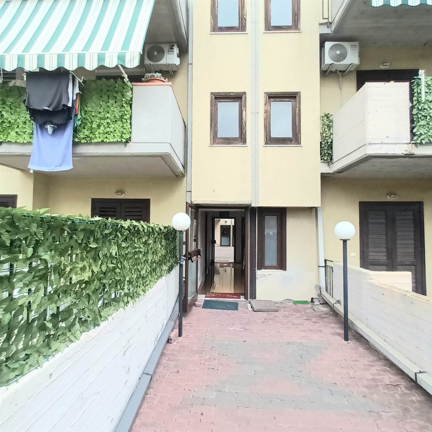 Foto 2 di 32