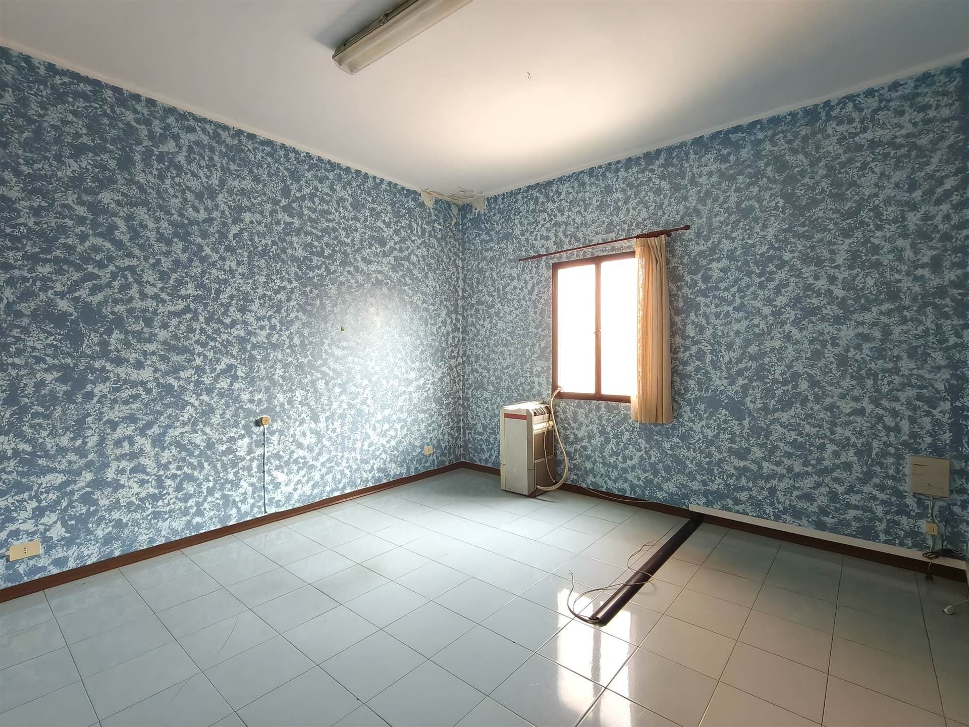 Foto 2 di 17