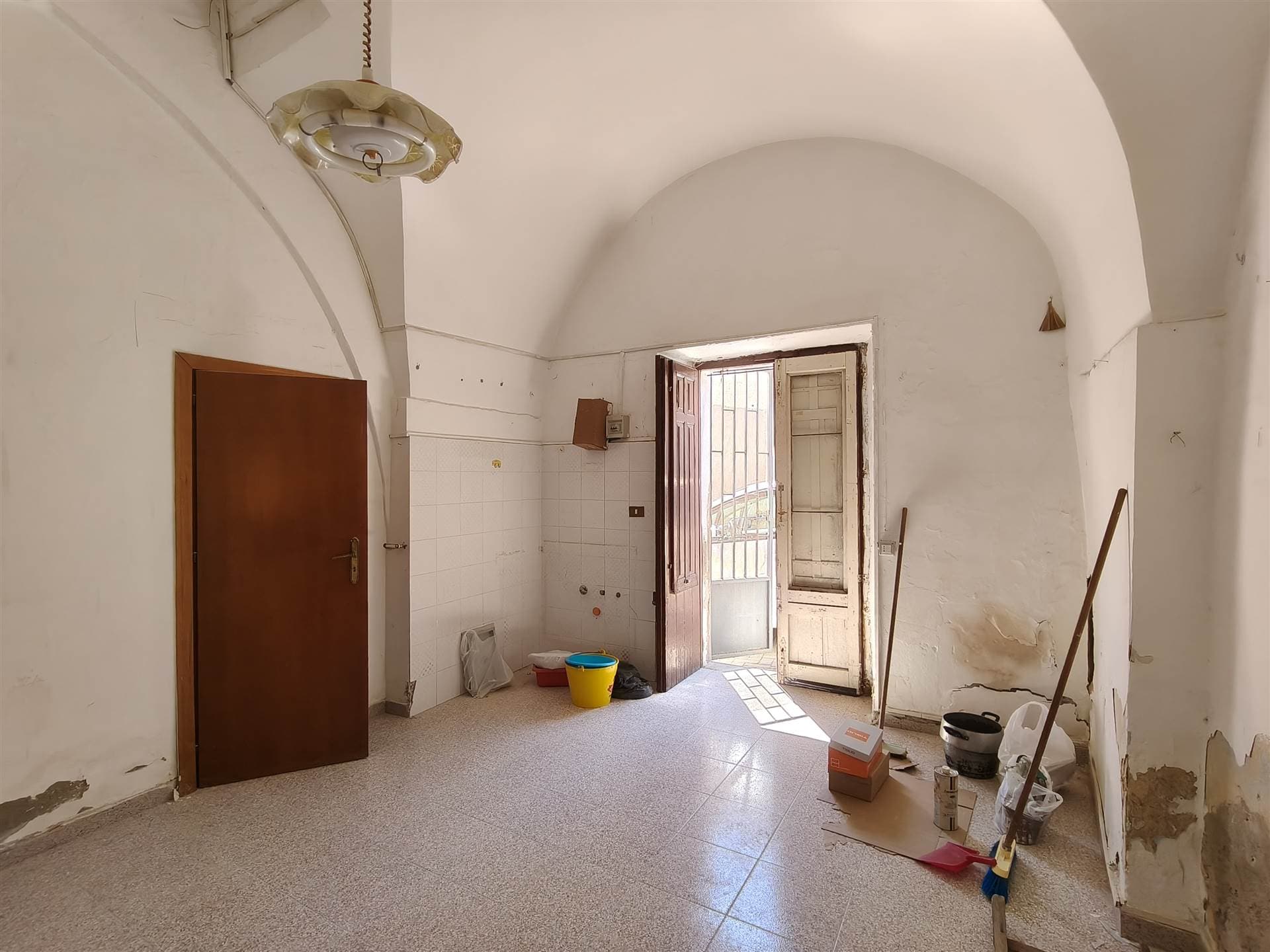 Foto 2 di 28