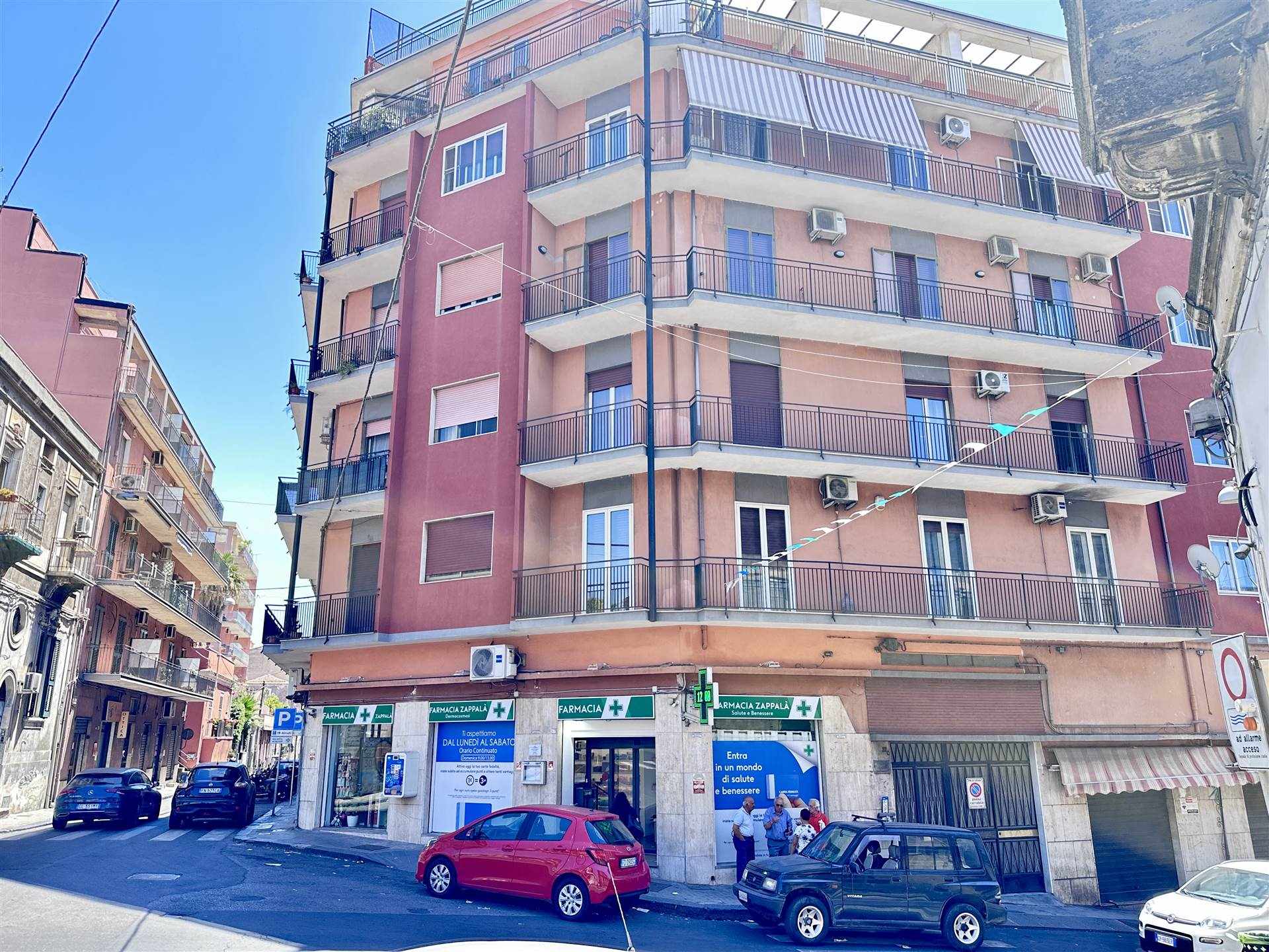 Foto 2 di 26