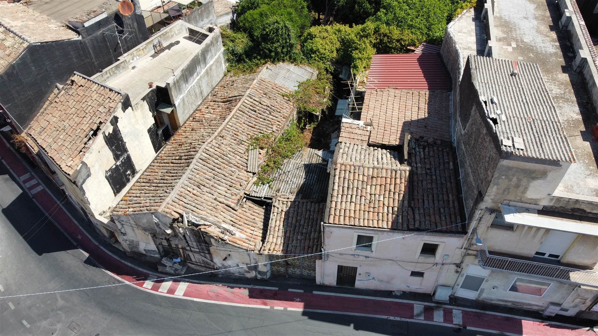 Foto 2 di 42