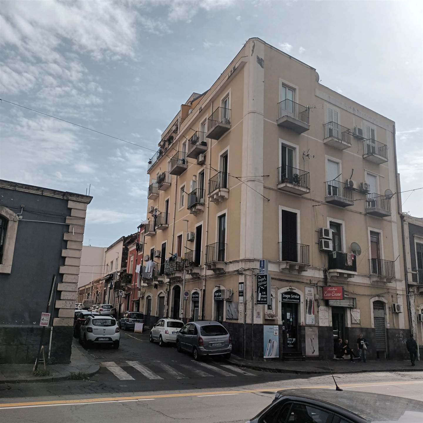 Foto 2 di 8