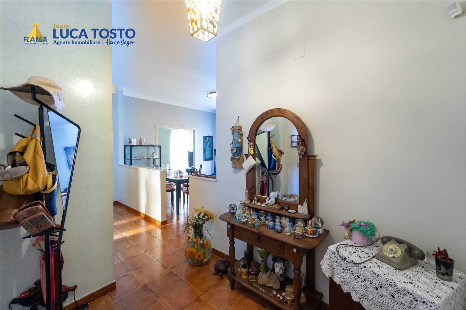 Foto 2 di 28