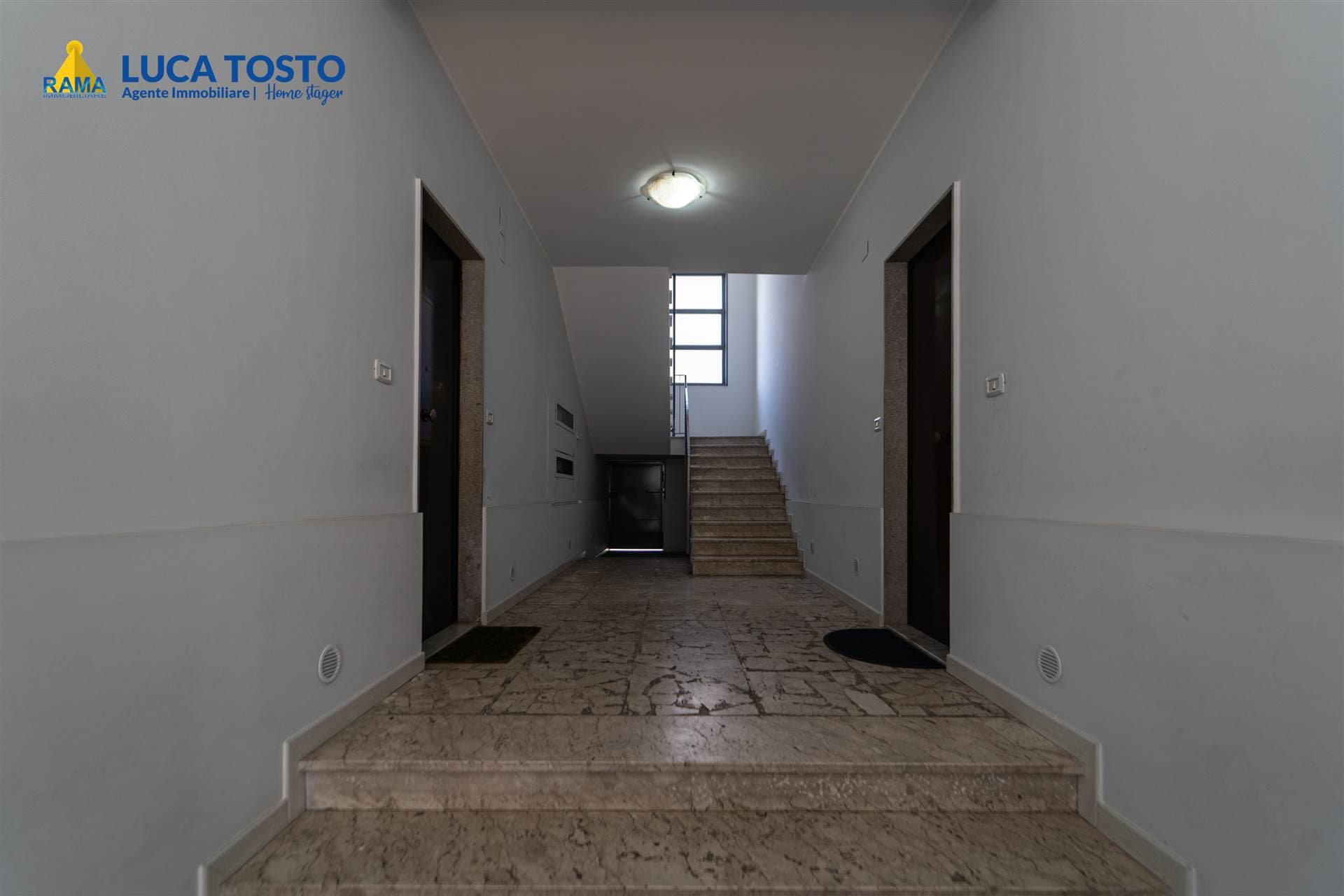 Foto 2 di 29