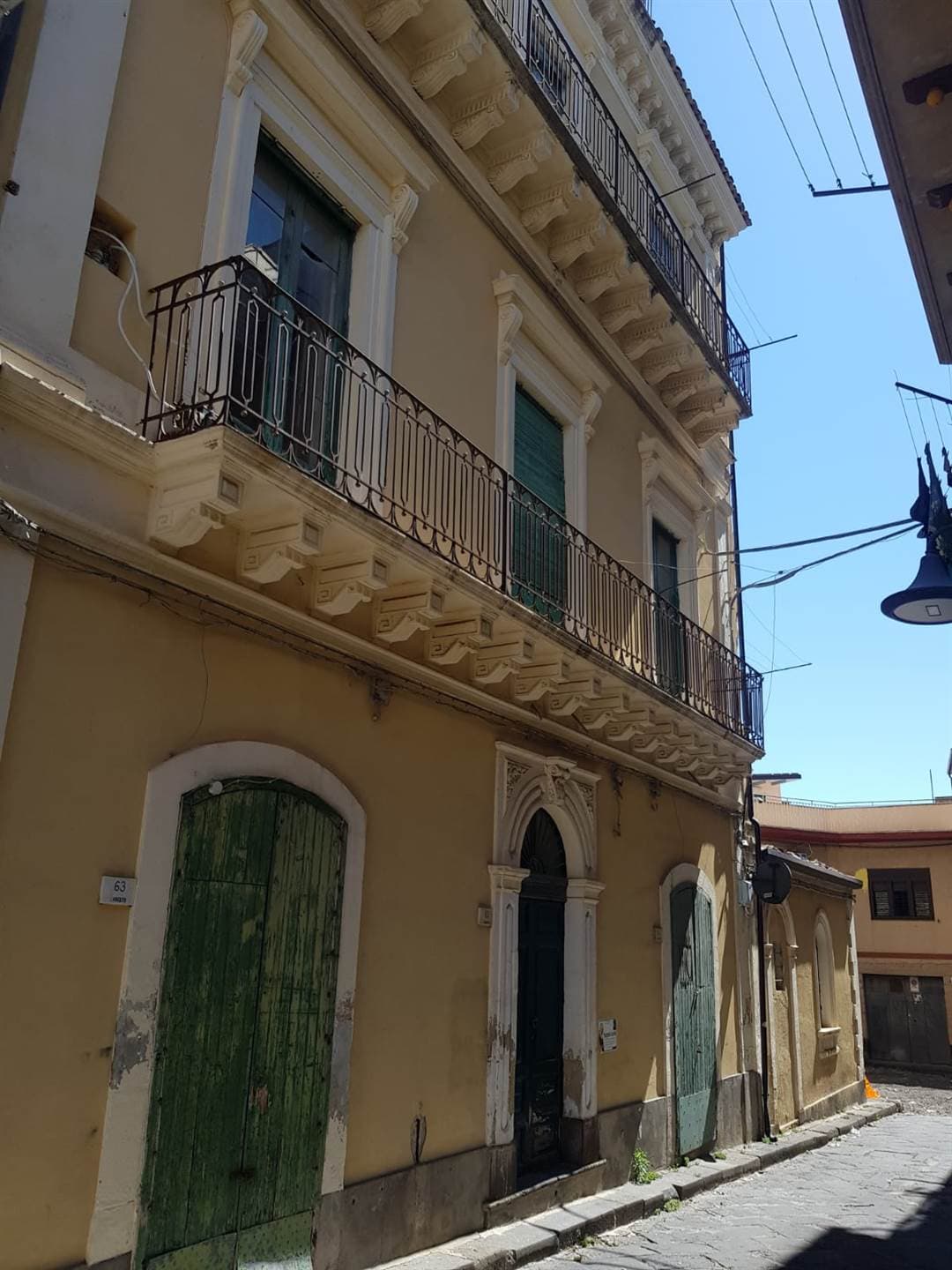 Foto 2 di 24