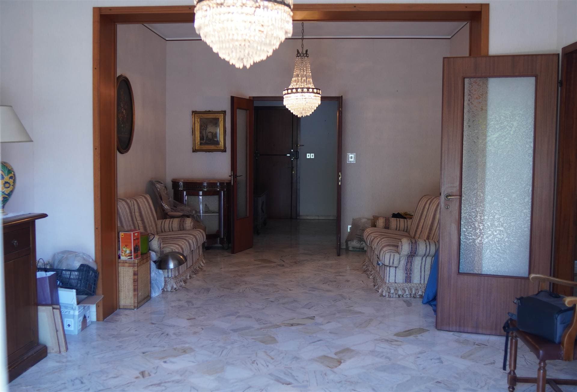 Foto 2 di 28