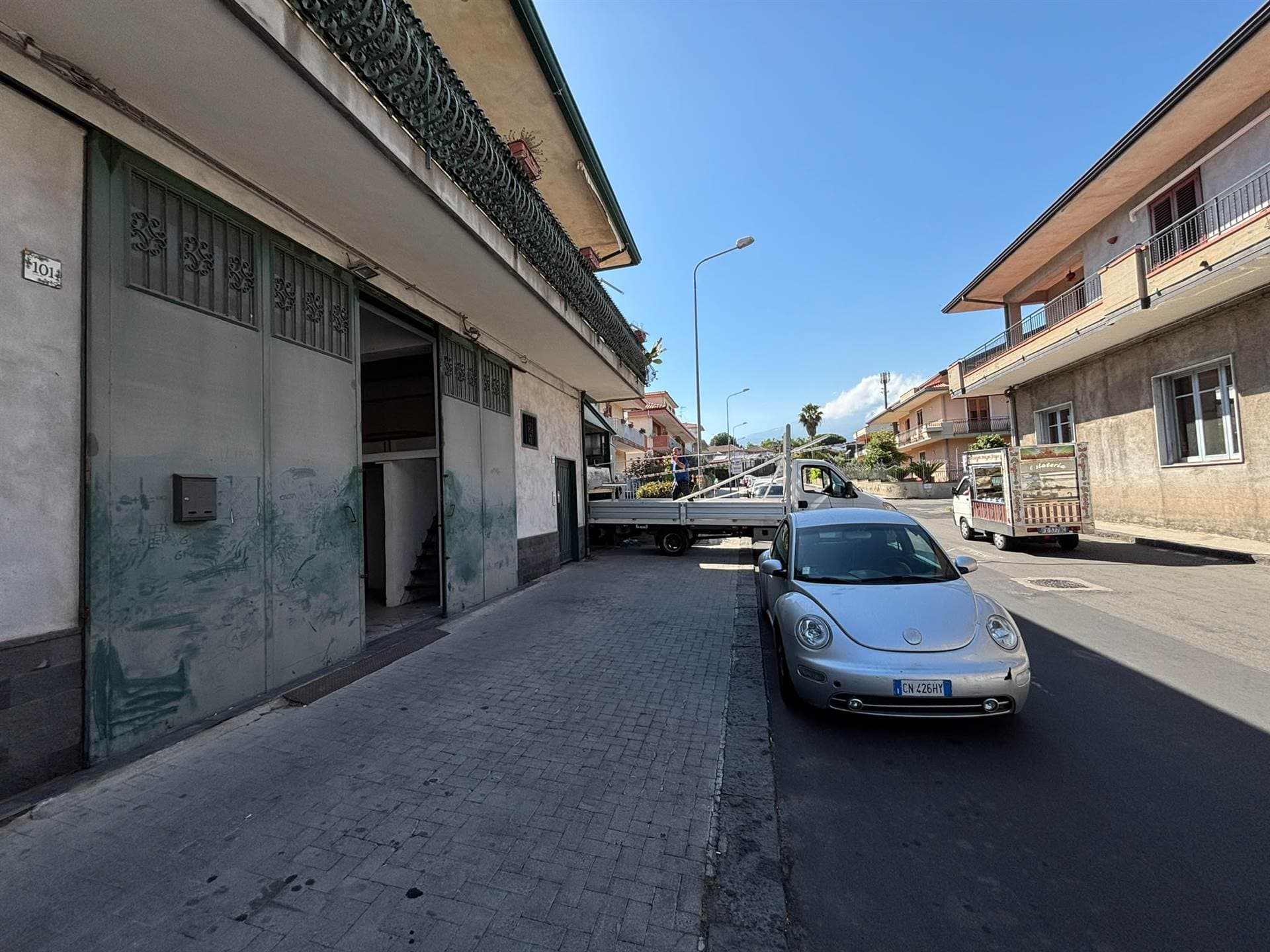 Foto 2 di 19