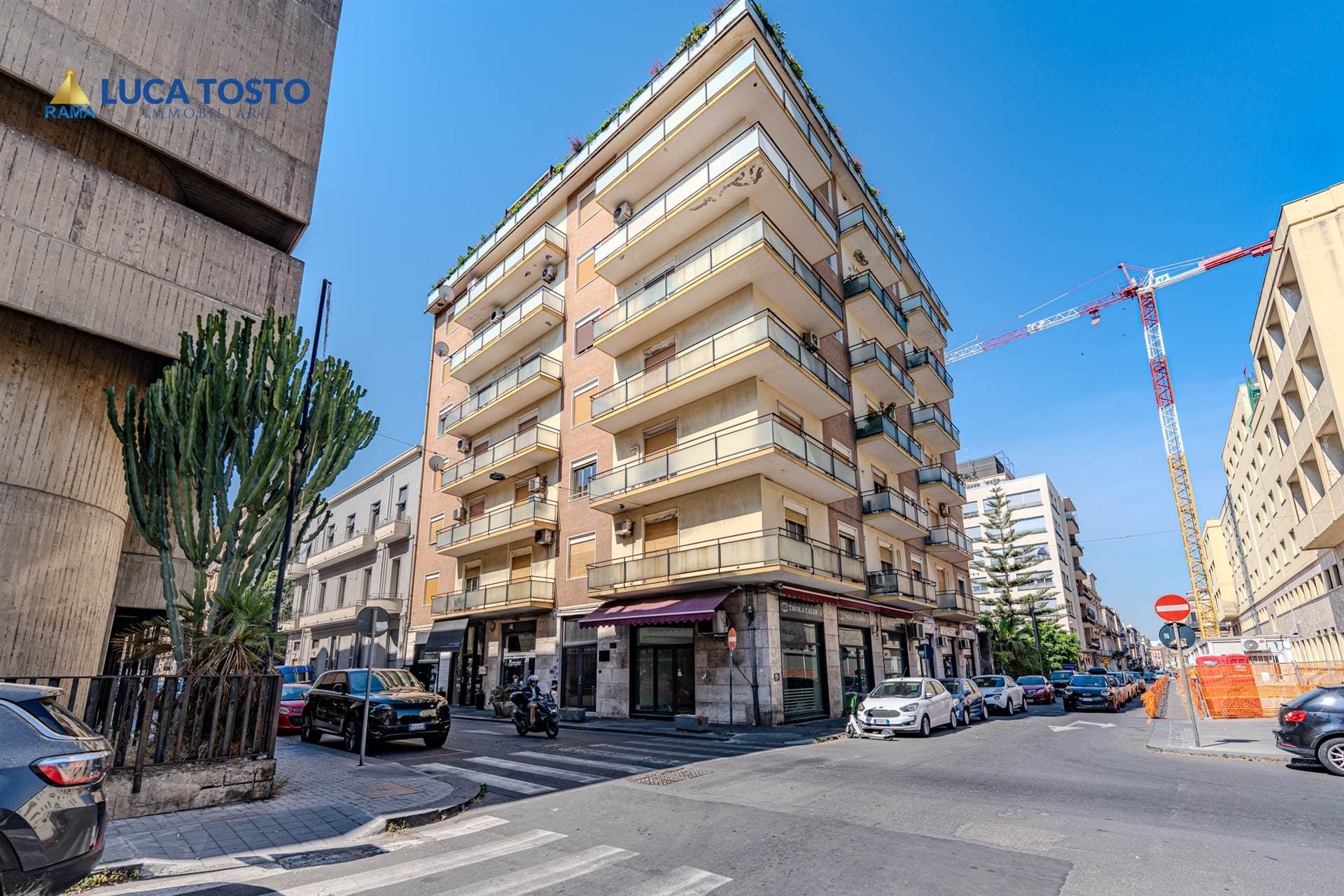 Foto 2 di 27