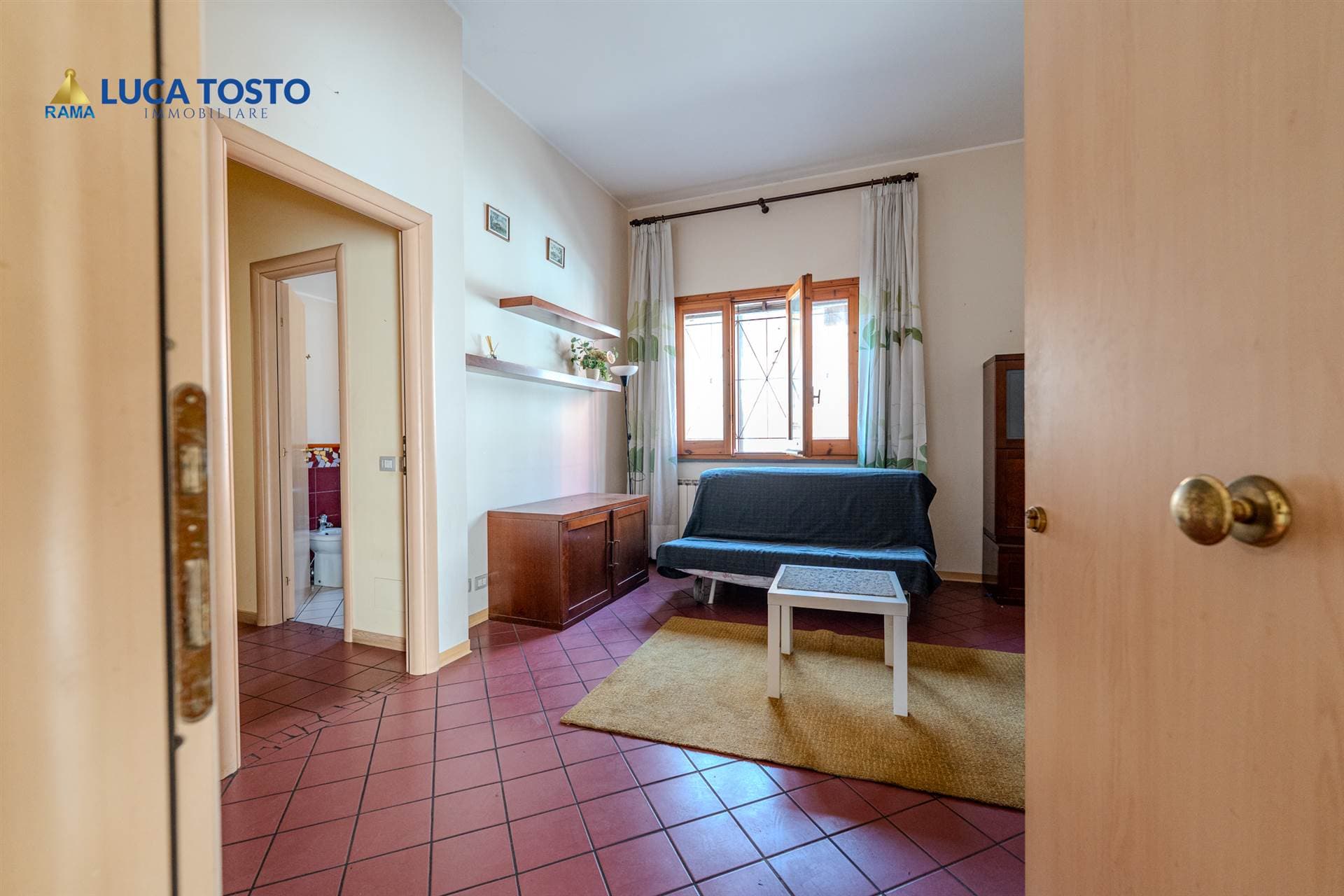 Foto 2 di 26